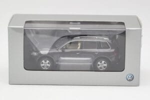Volkswagen Touareg Pilkas Minichamps 1:43 TOUAREG001 Metalas - nuotrauka 4 iš 4