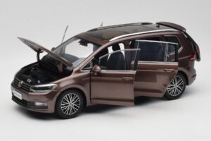 Volkswagen Touran 5T Ruda Paudi Model 1:18 ZVE000003BRA Metalas - nuotrauka 2 iš 8