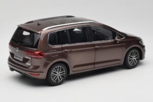 Volkswagen Touran 5T Ruda Paudi Model 1:18 ZVE000003BRA Metalas - nuotrauka 3 iš 8
