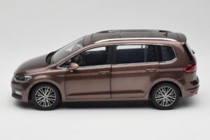 Volkswagen Touran 5T Ruda Paudi Model 1:18 ZVE000003BRA Metalas - nuotrauka 4 iš 8