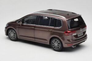 Volkswagen Touran 5T Ruda Paudi Model 1:18 ZVE000003BRA Metalas - nuotrauka 7 iš 8