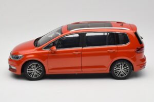 Volkswagen Touran 5T Oranžinis Paudi Model 1:18 ZVE000003ORA Metalas - nuotrauka 4 iš 8