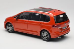 Volkswagen Touran 5T Oranžinis Paudi Model 1:18 ZVE000003ORA Metalas - nuotrauka 7 iš 8