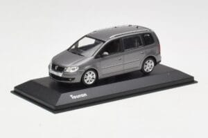 Volkswagen Touran Sport Platinum Grey Minichamps 1:43 TOURAN003 Metalas - nuotrauka 2 iš 4