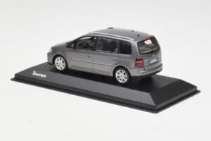 Volkswagen Touran Sport Platinum Grey Minichamps 1:43 TOURAN003 Metalas - nuotrauka 3 iš 4