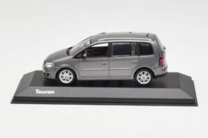 Volkswagen Touran Sport Platinum Grey Minichamps 1:43 TOURAN003 Metalas
