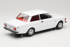 Volvo 142 Baltas MCG 1:18 MCG18445 Metalas - nuotrauka 2 iš 6