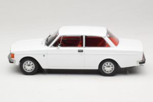 Volvo 142 Baltas MCG 1:18 MCG18445 Metalas - nuotrauka 3 iš 6