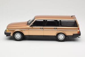 Volvo 240 GL Universalas Gold Metallic Minichamps 1:18 155171415 Metalas - nuotrauka 3 iš 6