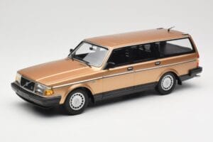 Volvo 240 GL Universalas Gold Metallic Minichamps 1:18 155171415 Metalas