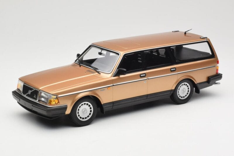 Volvo 240 GL Universalas Gold Metallic Minichamps 1:18 155171415 Metalas
