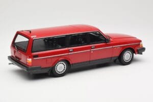 Volvo 240 GL Universalas Raudonas Minichamps 1:18 155171411 Metalas - nuotrauka 2 iš 6