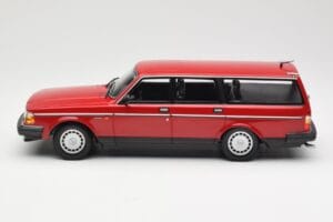 Volvo 240 GL Universalas Raudonas Minichamps 1:18 155171411 Metalas - nuotrauka 3 iš 6