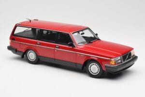 Volvo 240 GL Universalas Raudonas Minichamps 1:18 155171411 Metalas - nuotrauka 4 iš 6