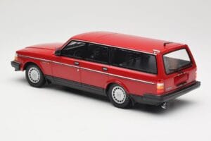 Volvo 240 GL Universalas Raudonas Minichamps 1:18 155171411 Metalas - nuotrauka 5 iš 6