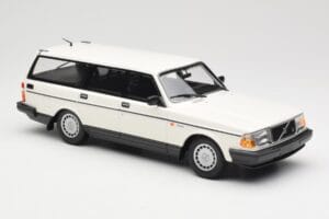 Volvo 240 GL Universalas Baltas Minichamps 1:18 155171412 Metalas - nuotrauka 4 iš 6