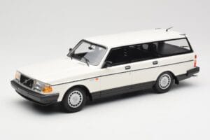Volvo 240 GL Universalas Baltas Minichamps 1:18 155171412 Metalas