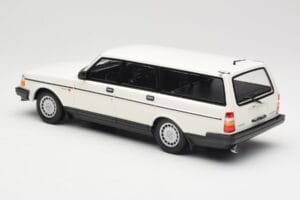 Volvo 240 GL Universalas Baltas Minichamps 1:18 155171412 Metalas - nuotrauka 5 iš 6