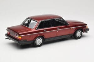 Volvo 240 GL Dark Red Metallic Minichamps 1:18 155171406 Metalas - nuotrauka 2 iš 6