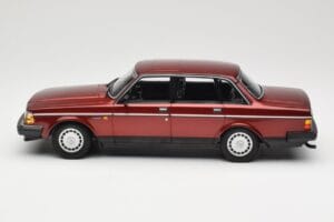 Volvo 240 GL Dark Red Metallic Minichamps 1:18 155171406 Metalas - nuotrauka 3 iš 6