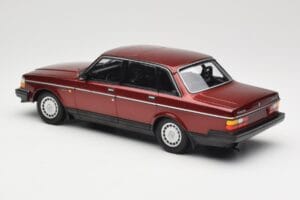 Volvo 240 GL Dark Red Metallic Minichamps 1:18 155171406 Metalas - nuotrauka 5 iš 6