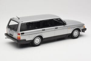 Volvo 240 GL Estate Sidabrinis Minichamps 1:18 155171416 Metalas - nuotrauka 2 iš 6