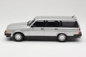 Volvo 240 GL Estate Sidabrinis Minichamps 1:18 155171416 Metalas - nuotrauka 3 iš 6