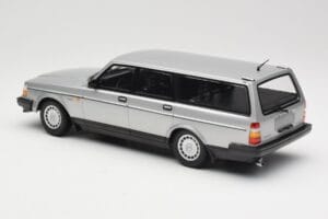 Volvo 240 GL Estate Sidabrinis Minichamps 1:18 155171416 Metalas - nuotrauka 5 iš 6