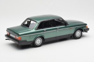 Volvo 240 GL Žalias Metalinis Minichamps 1:18 155171400 Metalas - nuotrauka 2 iš 6