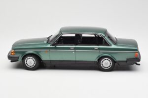 Volvo 240 GL Žalias Metalinis Minichamps 1:18 155171400 Metalas - nuotrauka 3 iš 6