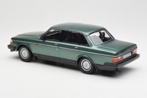 Volvo 240 GL Žalias Metalinis Minichamps 1:18 155171400 Metalas - nuotrauka 5 iš 6