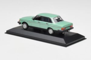 Volvo 240 GL Žalias Metalinis Minichamps 1:43 400171402 Metalas - nuotrauka 3 iš 4