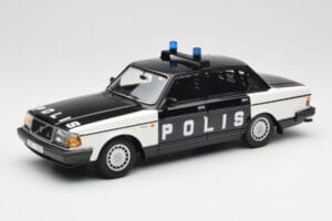 Volvo 240 GL Polis Sweden Juodas Minichamps 1:18 155171497 Metalas