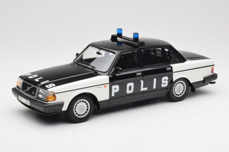Volvo 240 GL Polis Sweden Juodas Minichamps 1:18 155171497 Metalas