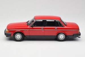 Volvo 240 GL Raudonas Minichamps 1:18 155171401 Metalas - nuotrauka 3 iš 6