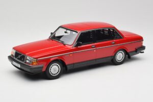 Volvo 240 GL Raudonas Minichamps 1:18 155171401 Metalas