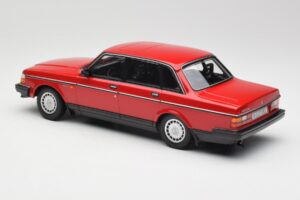 Volvo 240 GL Raudonas Minichamps 1:18 155171401 Metalas - nuotrauka 5 iš 6