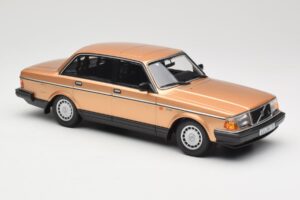 Volvo 240 GL Auksinis Minichamps 1:18 155171405 Metalas - nuotrauka 4 iš 6