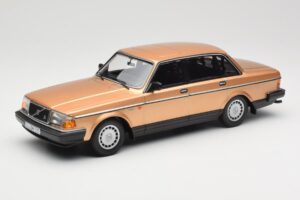 Volvo 240 GL Auksinis Minichamps 1:18 155171405 Metalas