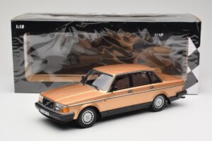 Volvo 240 GL Auksinis Minichamps 1:18 155171405 Metalas - nuotrauka 6 iš 6