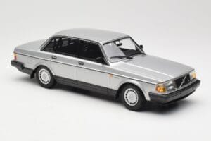 Volvo 240 GL Sidabrinis Minichamps 1:18 155171408 Metalas - nuotrauka 4 iš 6
