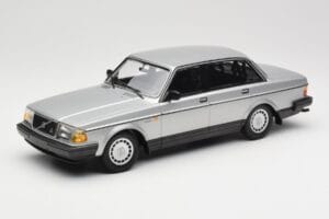 Volvo 240 GL Sidabrinis Minichamps 1:18 155171408 Metalas