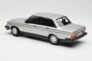 Volvo 240 GL Sidabrinis Minichamps 1:18 155171408 Metalas - nuotrauka 5 iš 6