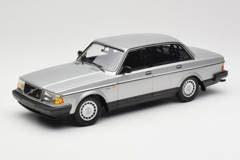 Volvo 240 GL Sidabrinis Minichamps 1:18 155171408 Metalas