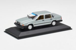 Volvo 240 GL Sidabro Metallic Minichamps 1:43 940171402 Metalas - nuotrauka 2 iš 4