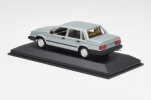 Volvo 240 GL Sidabro Metallic Minichamps 1:43 940171402 Metalas - nuotrauka 3 iš 4