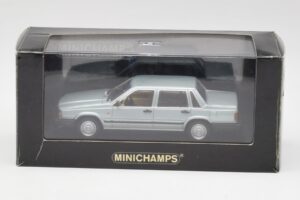Volvo 240 GL Sidabro Metallic Minichamps 1:43 940171402 Metalas - nuotrauka 4 iš 4
