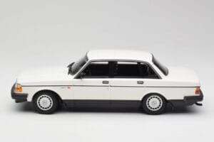 Volvo 240 GL Baltas Minichamps 1:18 155171402 Metalas - nuotrauka 3 iš 6