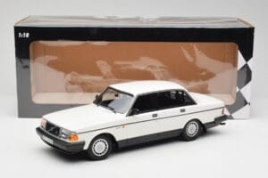 Volvo 240 GL Baltas Minichamps 1:18 155171402 Metalas - nuotrauka 6 iš 6