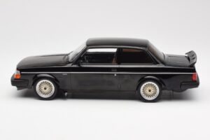 Volvo 240 Turbo Juodas Custom IXO 1:18 18CMC178 Metalas - nuotrauka 3 iš 6